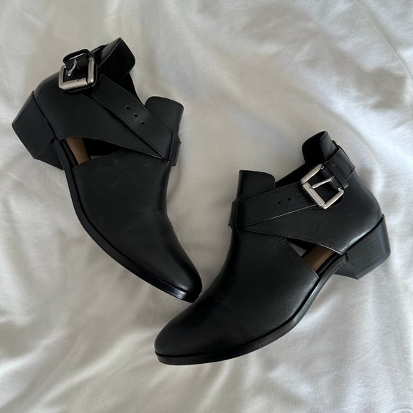 Michael Kors Mercer Cutout Leather Ankle Boot In Black - Picture 1 of 6